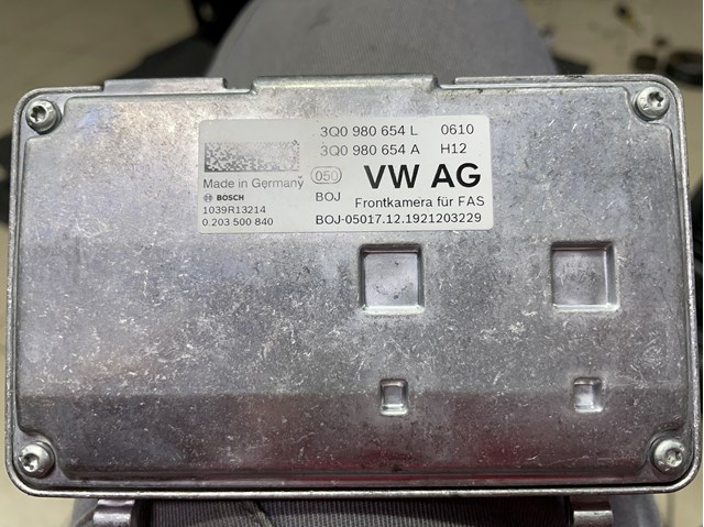 Камера системы обеспечения видимости 3Q0980654L VAG