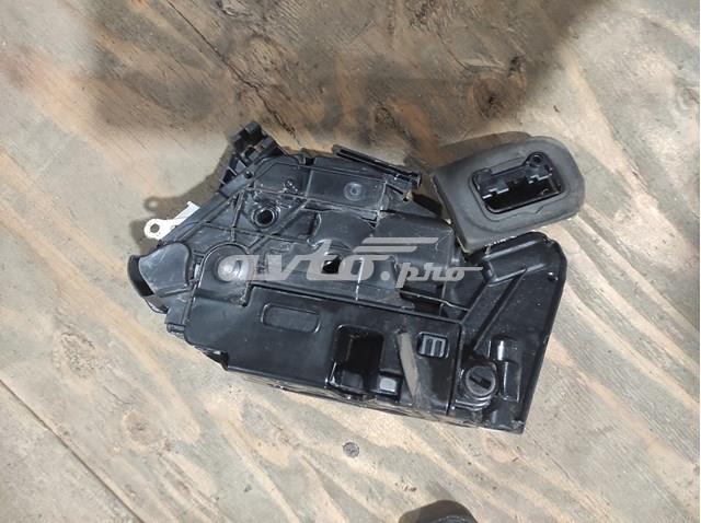 Замок задней правой двери  5K4839016S VAG