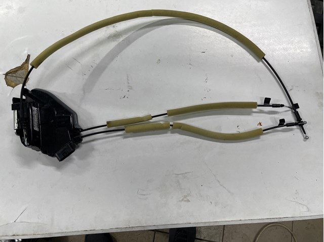 Замок задней двери, правой 825004NP0A NISSAN