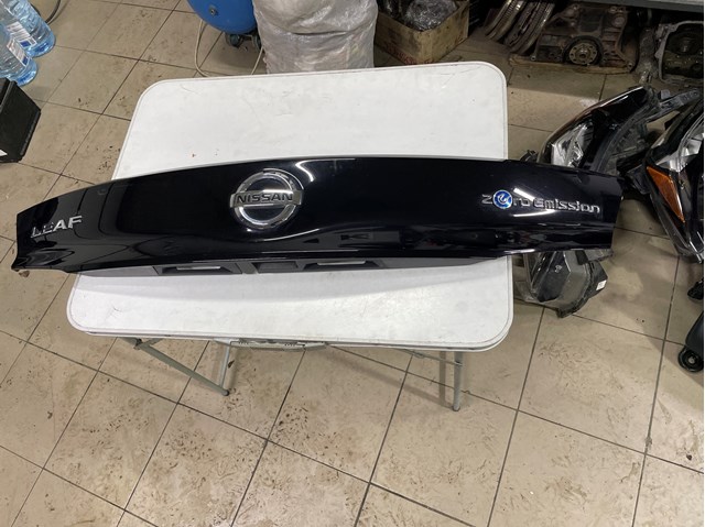 Молдинг третьей/пятой двери 908105SA0A NISSAN
