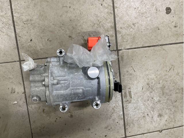 Компрессор хладагента 926005SA1A NISSAN