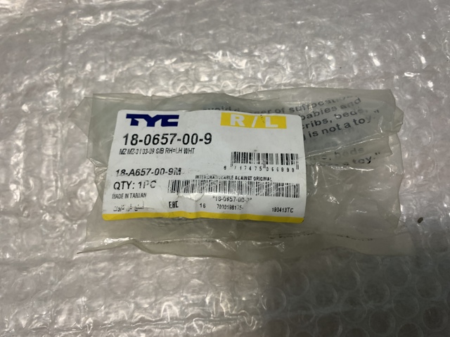 Повторитель поворота на крыло 180657009 TYC