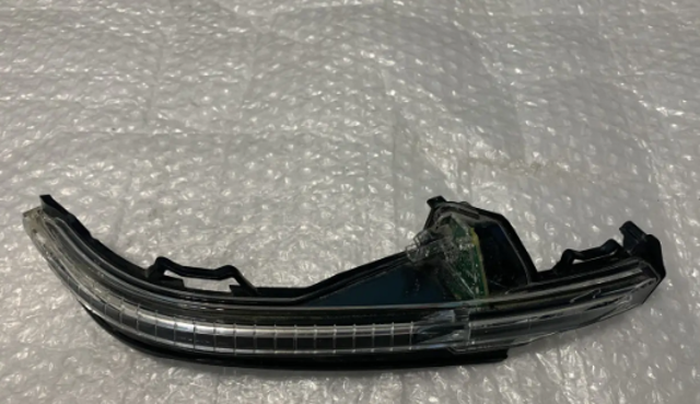 Правый указатель поворота зеркала  4M0949102 VAG