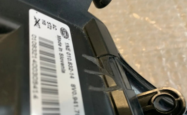 Туманка правая 8V0941700B VAG