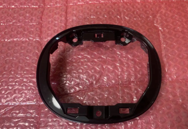 Кронштейн эмблемы решетки радиатора DFS650721 MAZDA