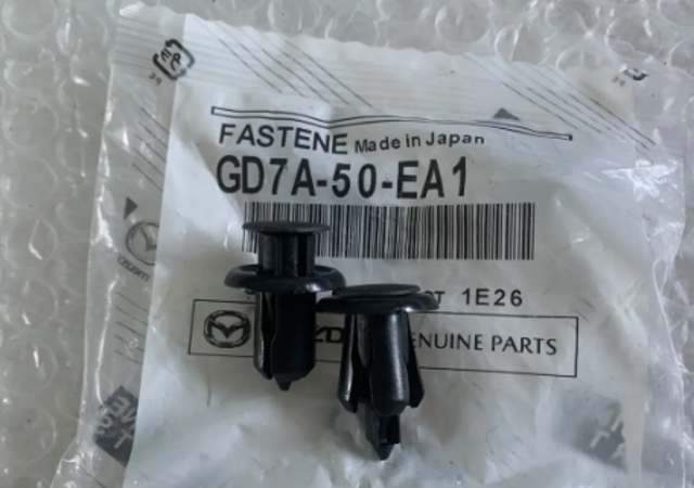 Клип крепления бампера, переднего GD7A50EA1 MAZDA