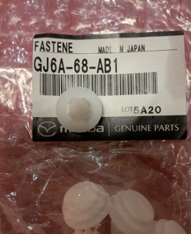 GJ6A-68-AB1 Mazda Пистон (клип) крепления обшивки двери