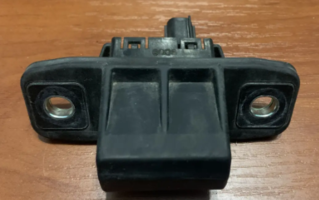 Кнопка привода замка 3/5 двери (ляды)/крышки багажника KB7W624B0 MAZDA