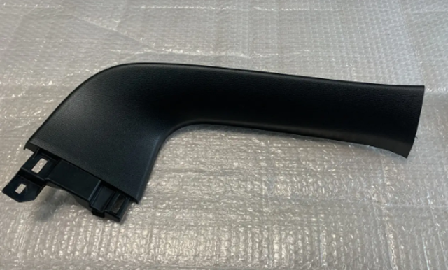 Обшивка-облицовка третей двери KB7W68950 MAZDA