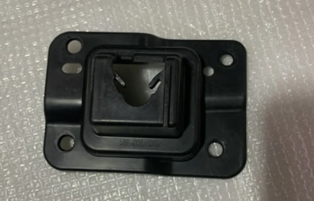 Кронштейн решетки радиатора KB8A50161 MAZDA