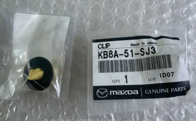 Пистон крепления подкрылка переднего крыла KB8A51SJ3 MAZDA