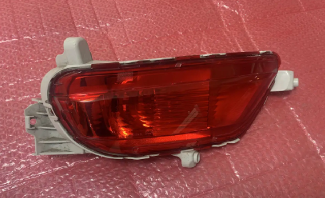 Фонарь противотуманный задний, левый KB8M51660C MAZDA