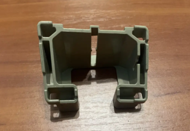 Кронштейн форсунки омывателя фар KD49518G4 MAZDA