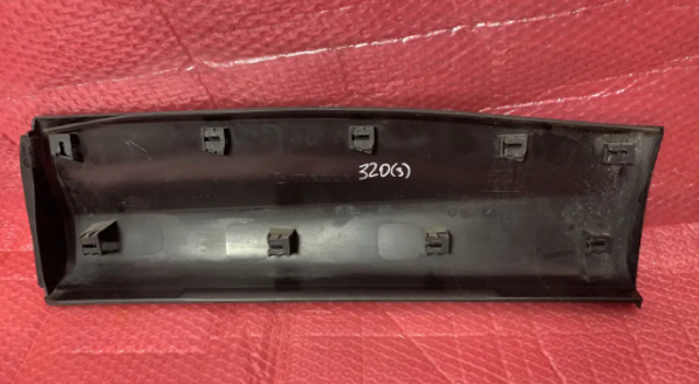 KD5351RC0B MAZDA Накладка двери задней правой нижняя купить в Житомир