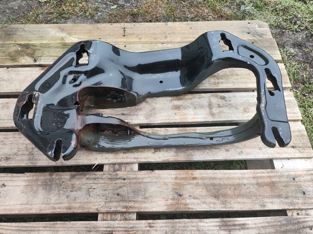 Балка крепления коробки передач 22326854187 BMW