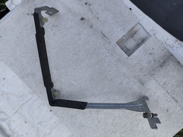 Крепление аккумулятора 61217555905 BMW