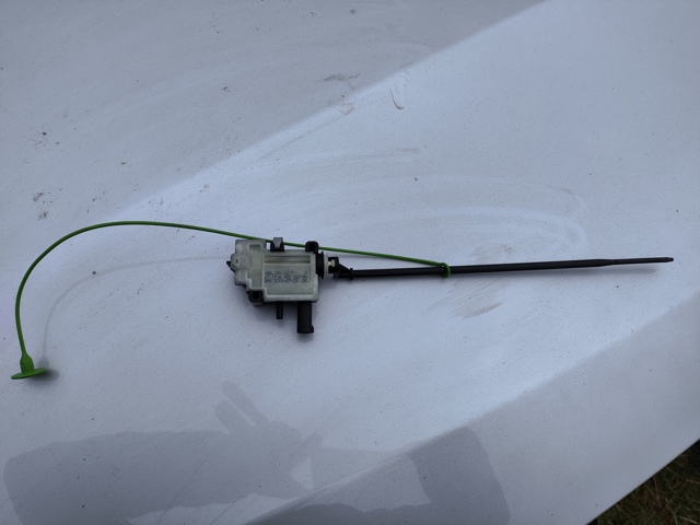 Личинка замка топливного бака 67116985882 BMW