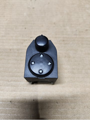 Регулятор зеркал 8D0959565 VAG
