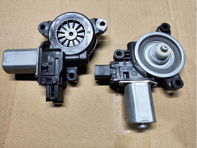 Моторчик стеклоподъемника двери задней, правой BHN95858X MAZDA