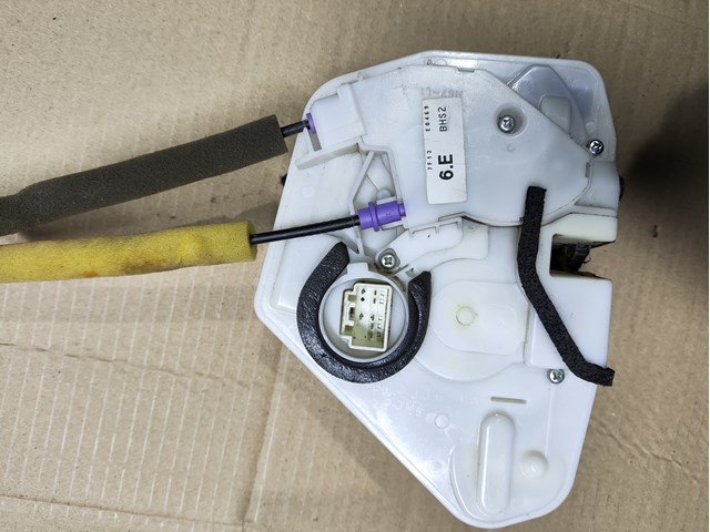 Замок двери водителя BHS259310A MAZDA
