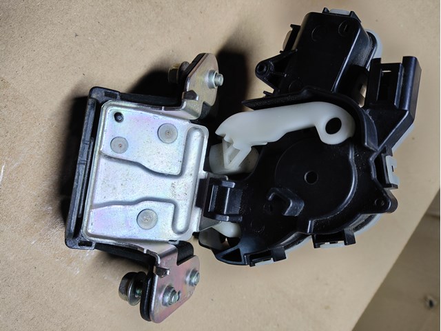G33M62310B MAZDA Замок багажника купить в Ирпень