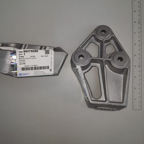 GM 96078088 Кронштейн подушки (опоры) двигателя правой в наличии Павлоград