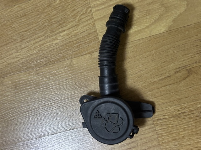 Горловина бачка омывателя 61667241664 BMW