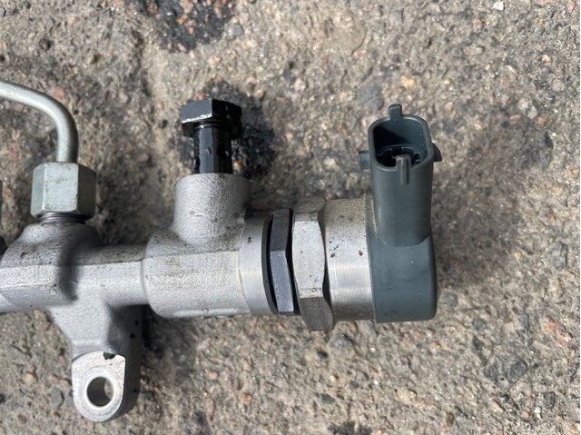 BOSCH 0281006037 Регулятор давления топлива в наличии Киев