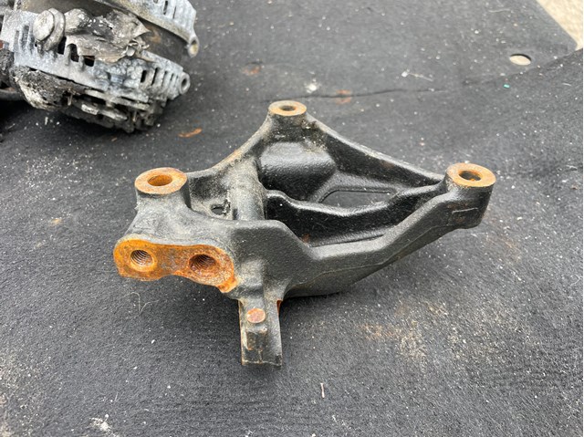 TOYOTA 1231525031 Кронштейн подушки (опоры) двигателя правой в наличии Ирпень