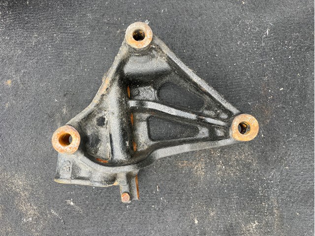TOYOTA 1231525031 Кронштейн подушки (опоры) двигателя правой в наличии Ужгород