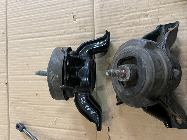 218102W200 HYUNDAI Правая подушка двигателя купить в Тернополь