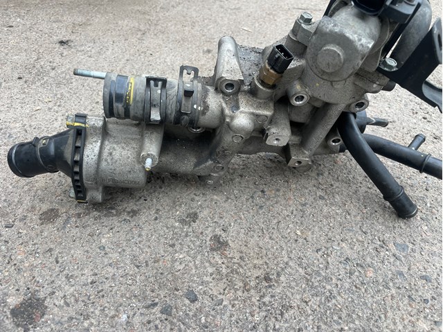 HYUNDAI 256102F010 Корпус термостата в наличии Киев
