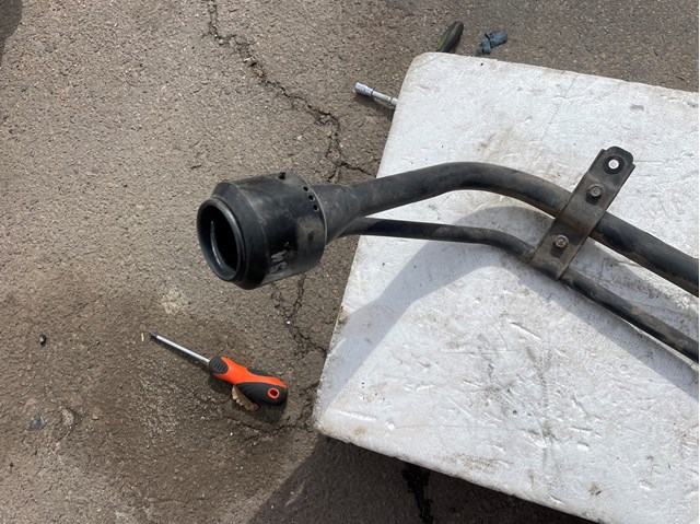 Заливная горловина топливного бака 310304Z000 HYUNDAI