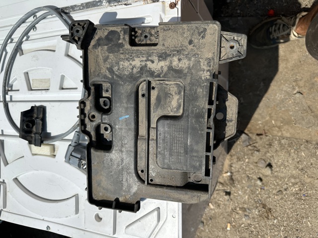 HYUNDAI 371503X000 Полка под аккумулятор в наличии Чернигов