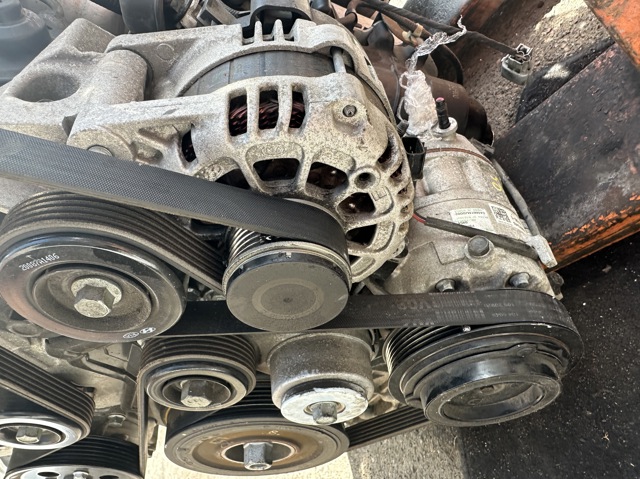 Автомобильный генератор 373002F550 HYUNDAI