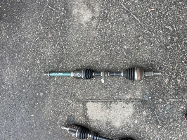 Полуось передняя, правая 391004BB8E NISSAN