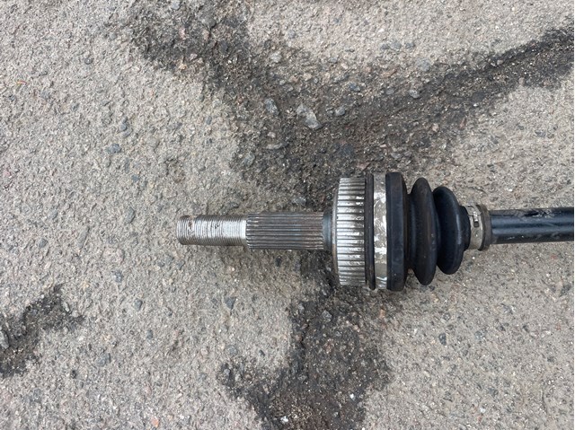 Полуось задняя 396001HC1C NISSAN
