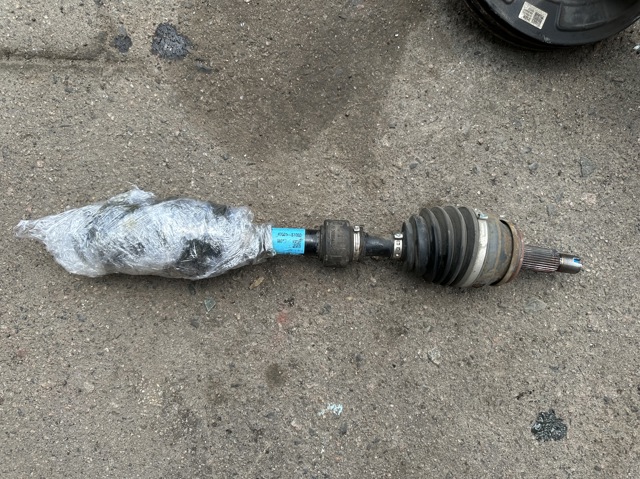 Полуось передняя, правая 49501S1060 HYUNDAI