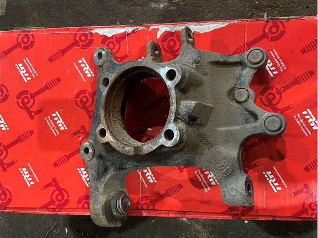 Цапфа - поворотный кулак задний, правый 52720C5200 HYUNDAI