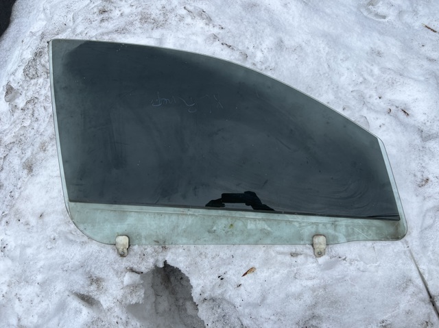 Стекло передней двери, правой 5706A358 MITSUBISHI