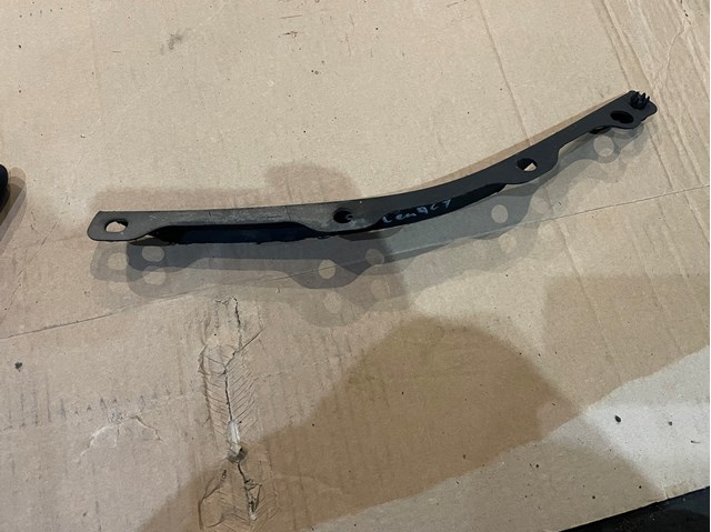 SUBARU 57744AG010 Направляющая переднего бампера левая в наличии Украина