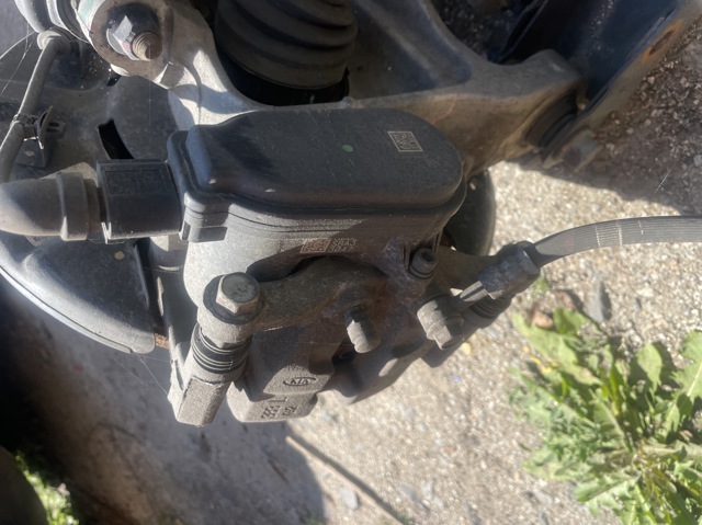 Задний левый суппорт 58210S1300 HYUNDAI