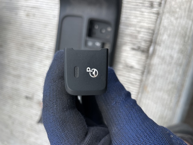 Кнопка обогрева сидения 621W05010 HYUNDAI