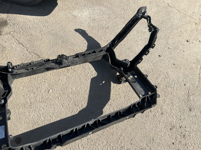 Кронштейн для радиатора 641011U500 HYUNDAI
