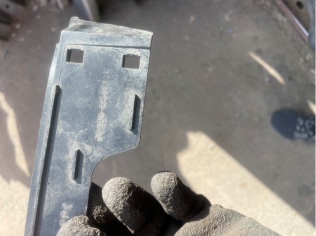 SUZUKI 7242065J0 в наличии Винница
