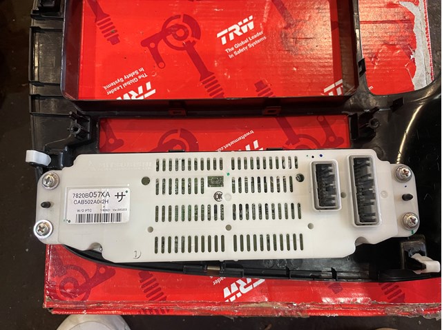 7820B057XA MITSUBISHI Блок управления режимами отопления/кондиционирования купить в Винница