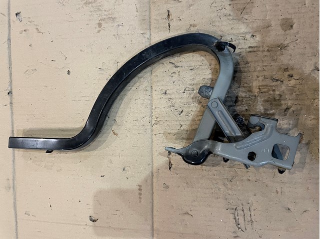 Крепление крышки багажника 792103S000 HYUNDAI