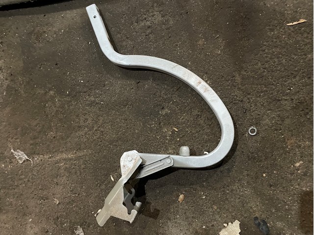 Петля багажника 792204C500 HYUNDAI