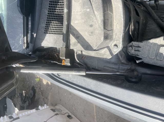 Стойка капота 81161S1000 HYUNDAI