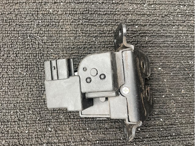 HYUNDAI 812302W000 Замок багажника в наличии Каменское